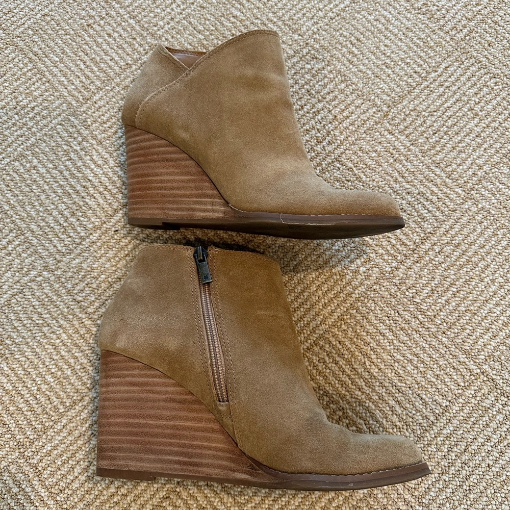 Lucky Brand tan suede booties
